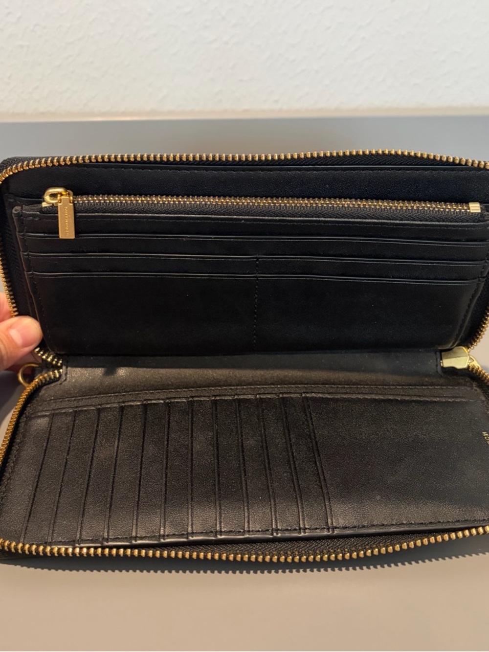 Tory Burch Zip Around Wallet Black Pebbled Leather w/ Gold Zipper & Accents EUC - Picture 9 of 16